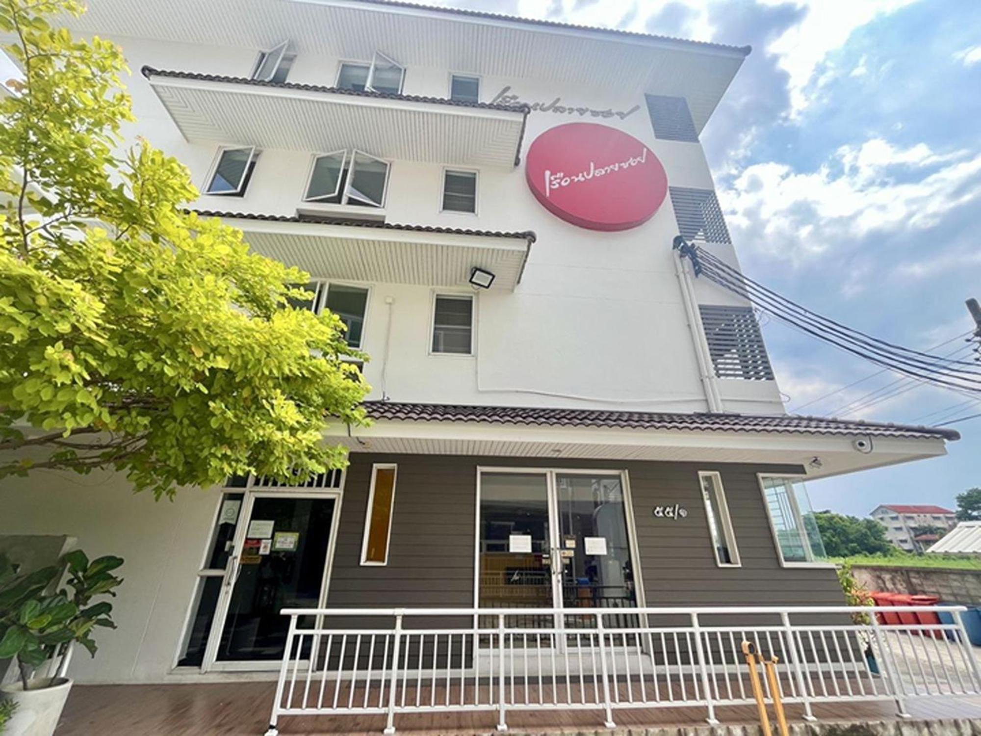 Ruan Plaisoi Apartment Bangkok Exterior foto